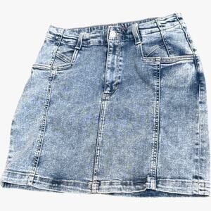 Guess Denim Mini Skirt Size 27 Light Wash Y2K Logo Pocket